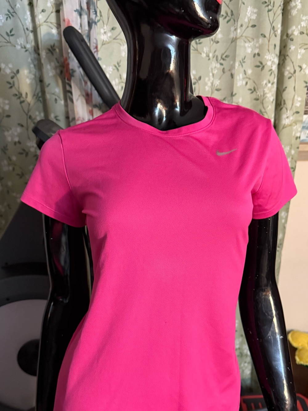 Nike Women’s Bright Pink Short Sleeve Athletic Tee